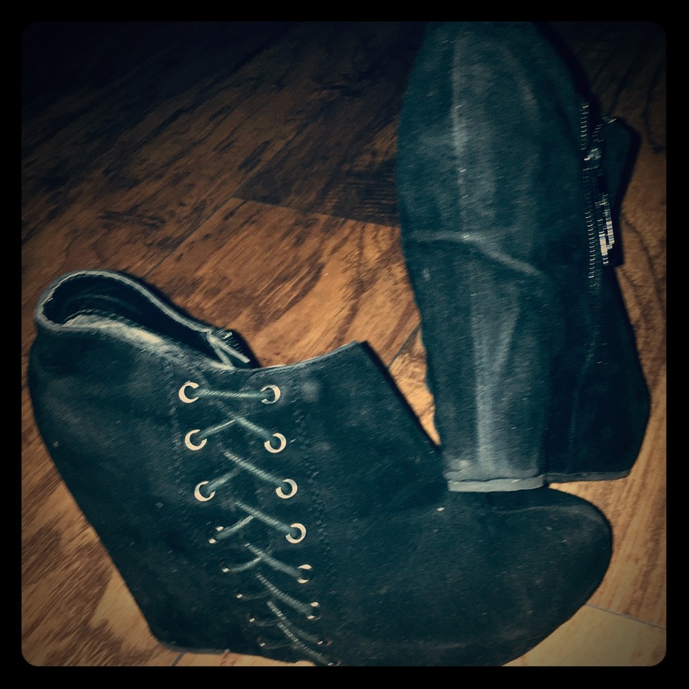 Apt 9 Suede Wedge Ankle Boot